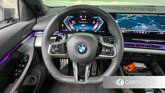 BMW 5 Series (G60) 2026 Серебристо-серый из Кореи, фото 3