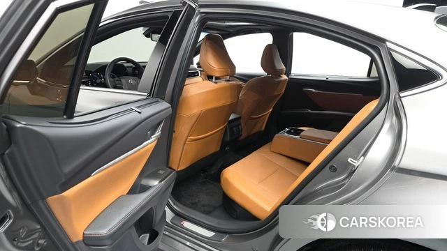 Toyota Camry (XV80) 2025 Серый из Кореи, фото 3