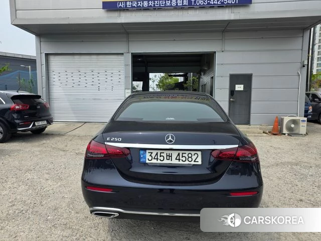 Mercedes-Benz E-Class W213 2022 Синий из Кореи, фото 3