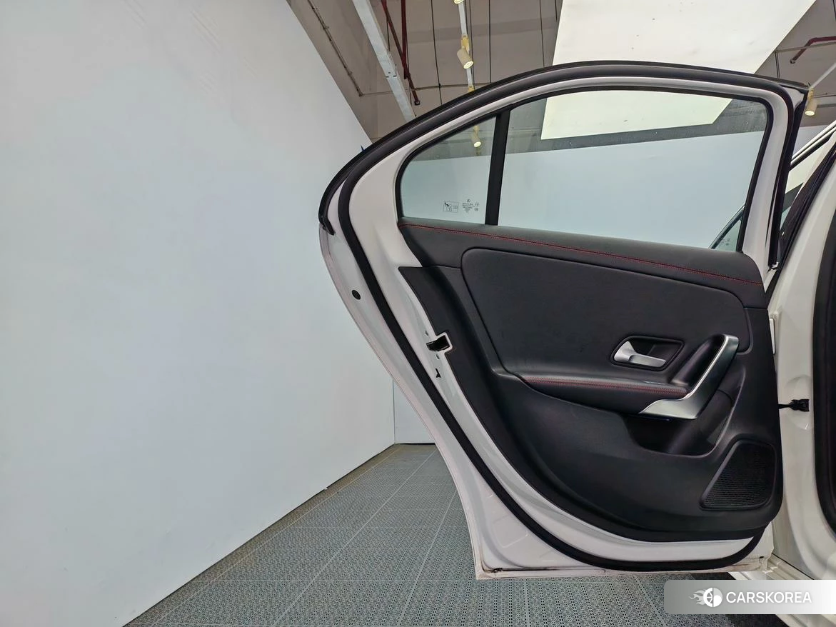Mercedes-Benz Class A 2022 Белый из Китая, фото 3