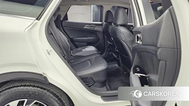 Kia Sportage 5th Generation Hybrid 2023 Белый из Кореи, фото 3