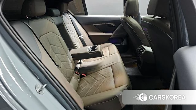 BMW 5 Series (G60) 2025 Цвет галактики из Кореи, фото 3