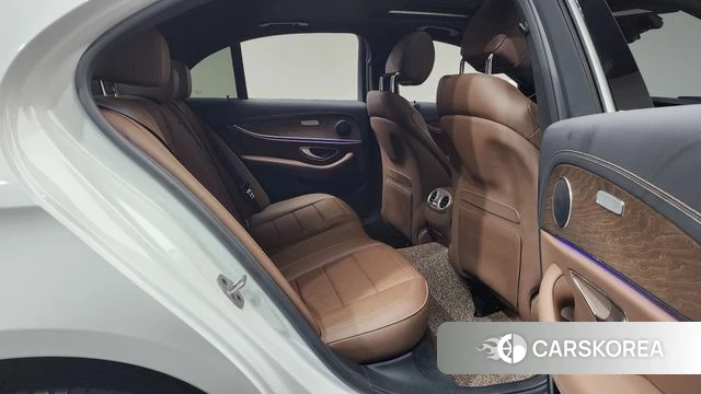 Mercedes-Benz E-Class W213 2023 Белый из Кореи, фото 3