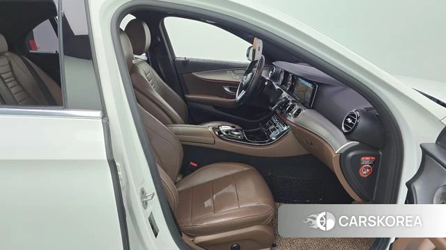 Mercedes-Benz E-Class W213 2018 Белый из Кореи, фото 3