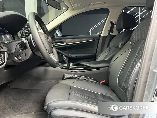 BMW 5 Series (G30) 2023 Серый из Кореи, фото 3