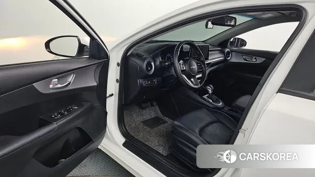 Kia The New K3 2nd generation 2021 Белый из Кореи, фото 3