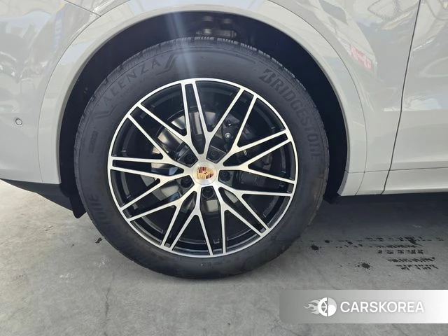 Porsche Cayenne (PO536) 2025 Серебристо-серый из Кореи, фото 3