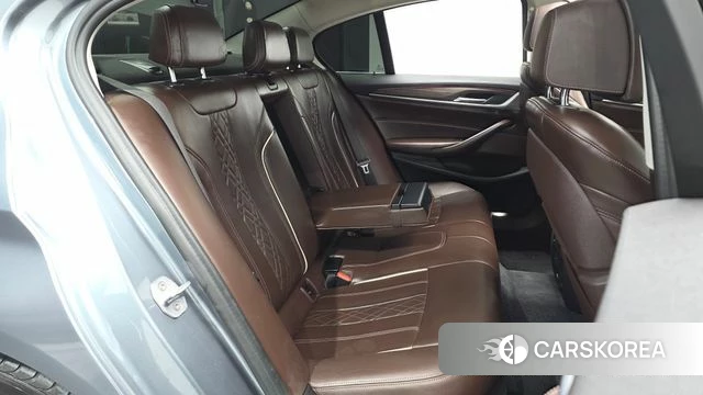 BMW 5 Series (G30) 2018 Серебристо-серый из Кореи, фото 3