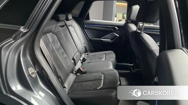 Audi Q3 (F3) 2023 Серый из Кореи, фото 3