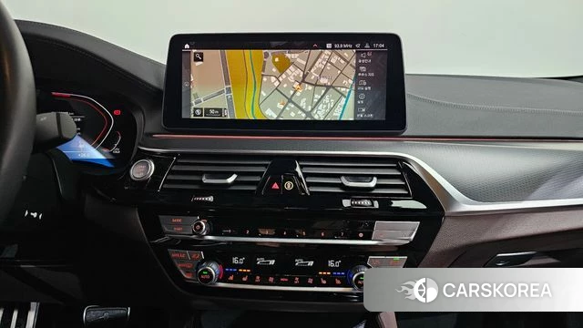 BMW 5 Series (G30) 2022 Черный из Кореи, фото 3