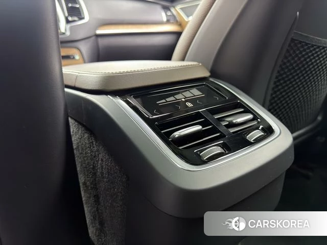 Volvo XC90 2024 Черный из Китая, фото 3