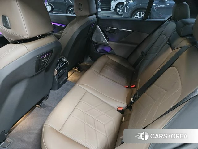 BMW 5 Series (G60) 2025 Серебристо-серый из Кореи, фото 3