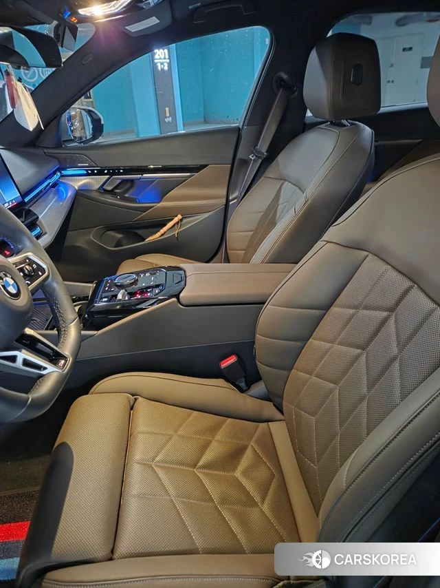 BMW 5 Series (G60) 2024 Белый из Кореи, фото 3