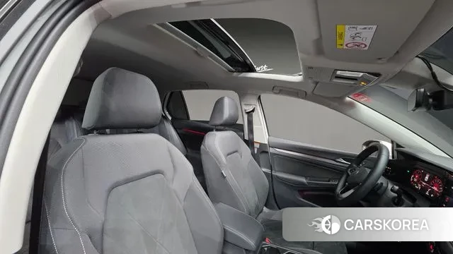 Volkswagen Golf 8th Generation 2023 Белый из Кореи, фото 3