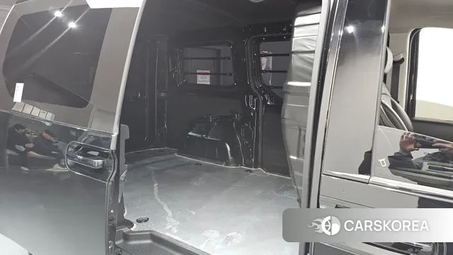 Hyundai Staria 2023 Черный из Кореи, фото 3