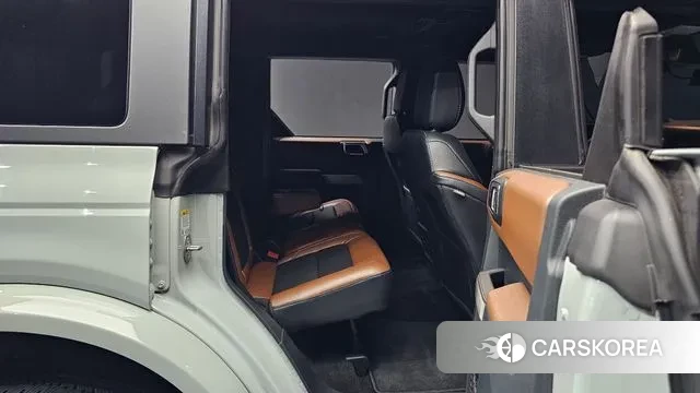 Ford Bronco 6th Generation 2023 Цвет галактики из Кореи, фото 3