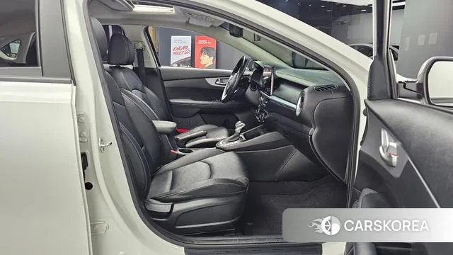 Kia The New K3 2nd generation 2021 Белый из Кореи, фото 3