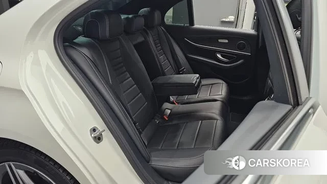 Mercedes-Benz E-Class W213 2023 Белый из Кореи, фото 3