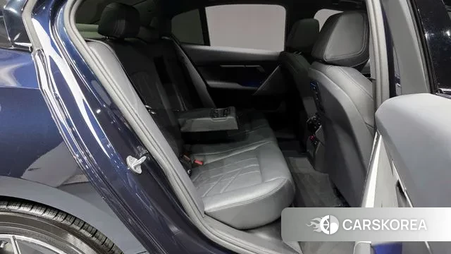 BMW 5 Series (G60) 2024 Черный из Кореи, фото 3