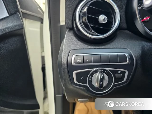 Mercedes-Benz C-Class W205 2018 Белый из Кореи, фото 3