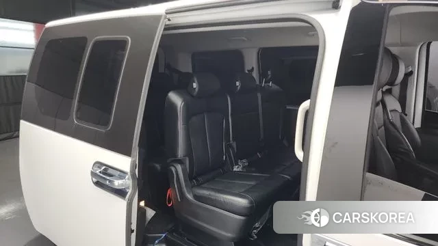 Hyundai Staria 2023 Белый из Кореи, фото 3