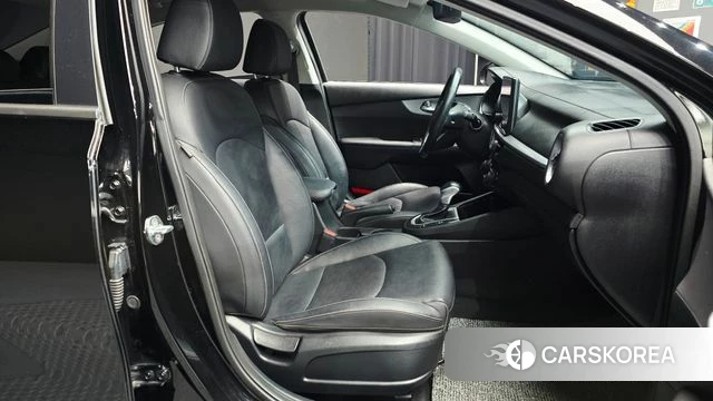 Kia The New K3 2nd generation 2022 Черный из Кореи, фото 3