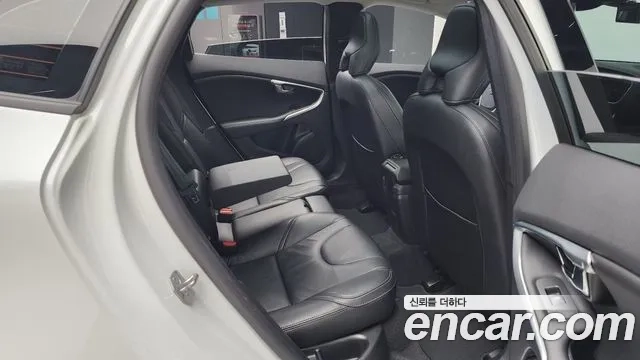 Volvo V40 2018 Белый из Кореи, фото 3