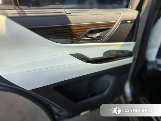 Lexus LX 4th Generation 2025 Цвет галактики из Кореи, фото 3