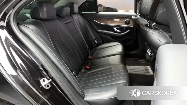 Mercedes-Benz E-Class W213 2018 Черный из Кореи, фото 3