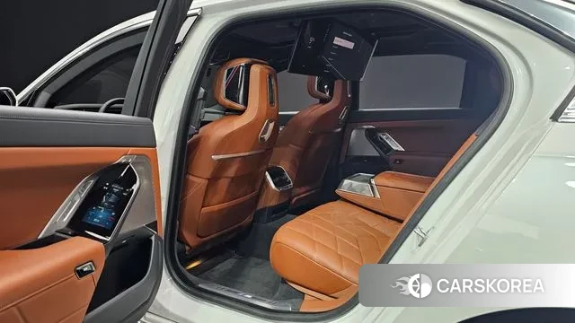 BMW 7 Series (G70) 2025 Белый из Кореи, фото 3