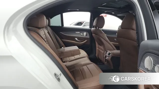 Mercedes-Benz E-Class W213 2023 Белый из Кореи, фото 3