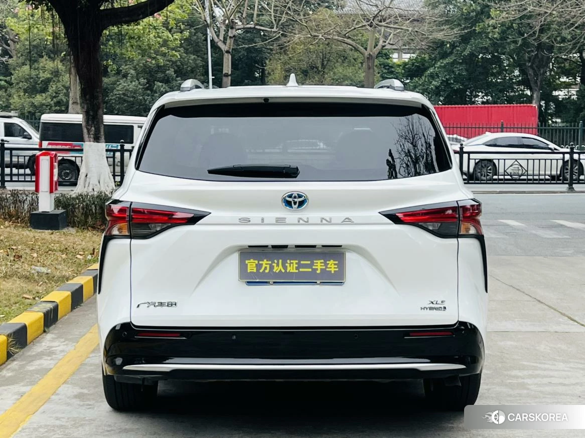Toyota Saina 2023 Белый из Китая, фото 3