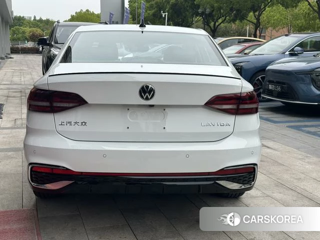 Volkswagen Lavida 2024 Белый из Китая, фото 3