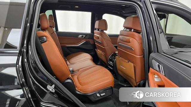 BMW X7 (G07) 2024 Черный из Кореи, фото 3