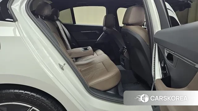 BMW 5 Series (G60) 2025 Белый из Кореи, фото 3