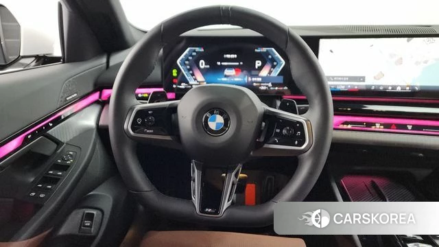 BMW 5 Series (G60) 2025 Белый из Кореи, фото 3