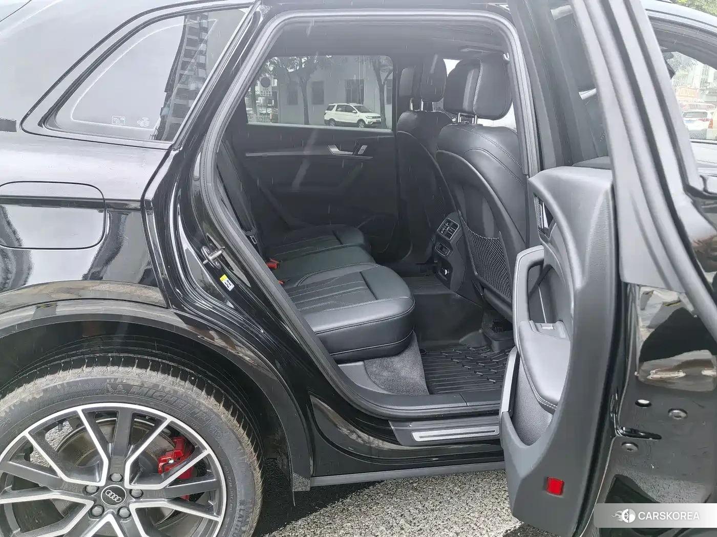 Audi Q5L 2026 Черный из Китая, фото 3