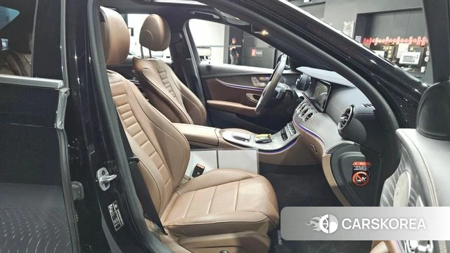 Mercedes-Benz E-Class W213 2023 Черный из Кореи, фото 3