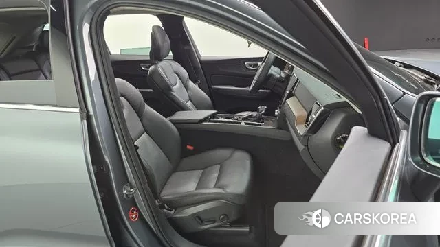 Volvo XC60 second Generation 2018 Серый из Кореи, фото 3