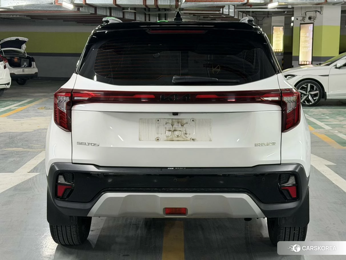 Kia Seltos 2023 Белый из Китая, фото 3