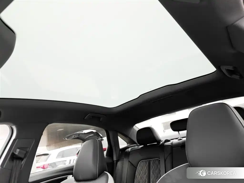Audi A5L 2025 Red/purple из Китая, фото 3