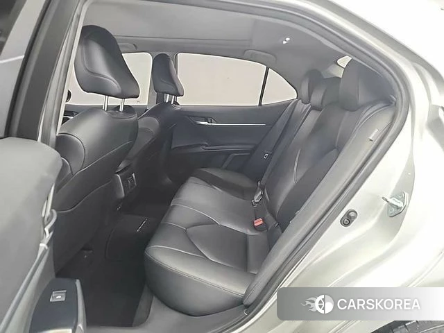 Toyota Camry (XV70) 2019 Серебряный из Кореи, фото 3