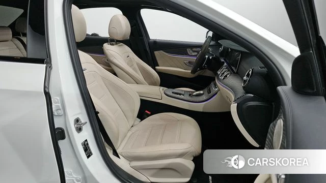 Mercedes-Benz E-Class W213 2023 Белый из Кореи, фото 3