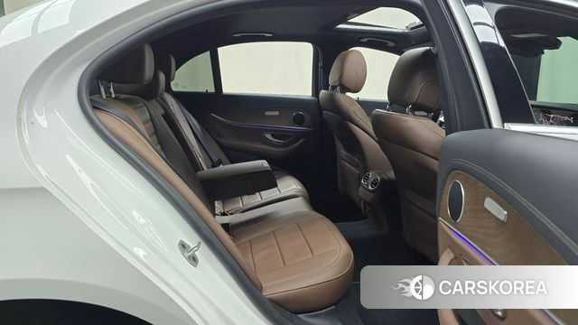 Mercedes-Benz E-Class W213 2021 Белый из Кореи, фото 3