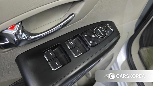 Kia The New Carnival 2018 Серебряный из Кореи, фото 3