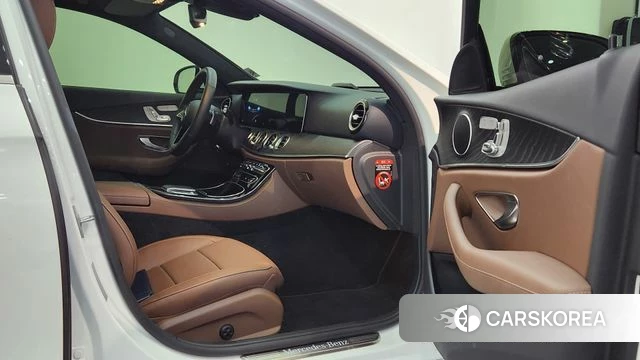 Mercedes-Benz E-Class W213 2023 Белый из Кореи, фото 3