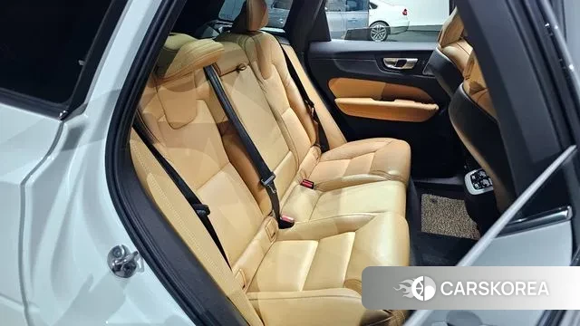 Volvo XC60 second Generation 2023 Белый из Кореи, фото 3