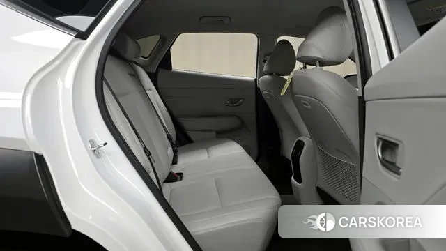 Hyundai Kona (SX2) 2023 Белый из Кореи, фото 3