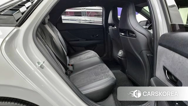 Hyundai Avante (CN7) 2023 Серебристо-серый из Кореи, фото 3