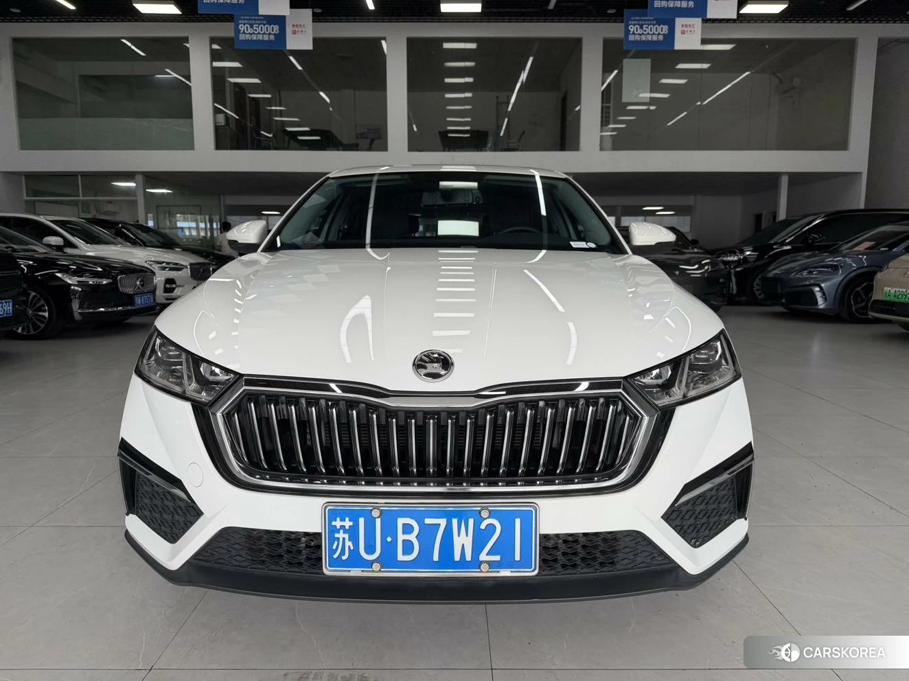 Skoda Octavia 2023 Белый из Китая, фото 3
